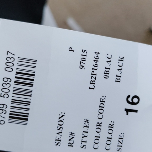 Two piece suit - Picture 5 of 5